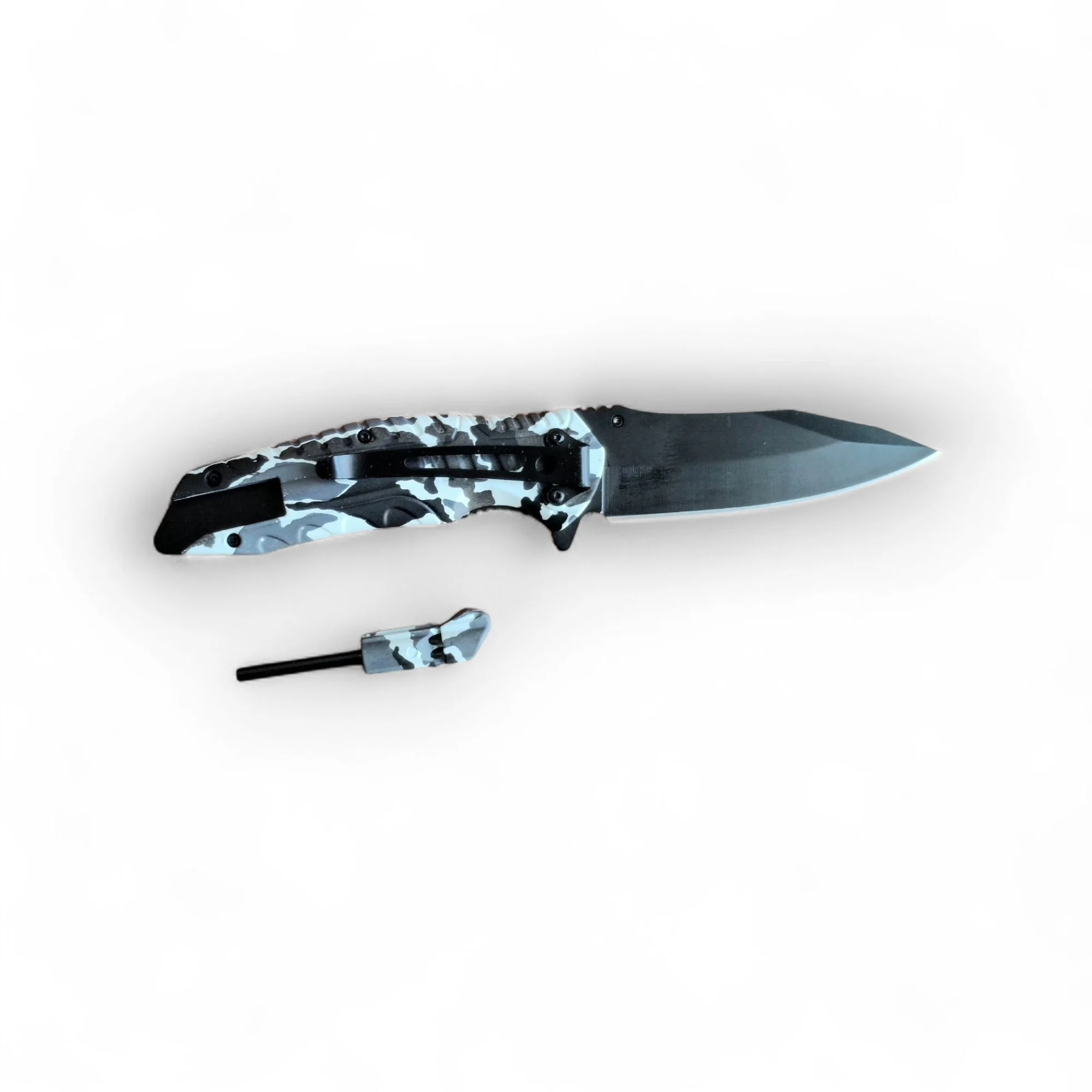 Сгъваем нож Compact Cut Survivor Camo, магнезиева запалка и свирка магнезиева запалка и свирка