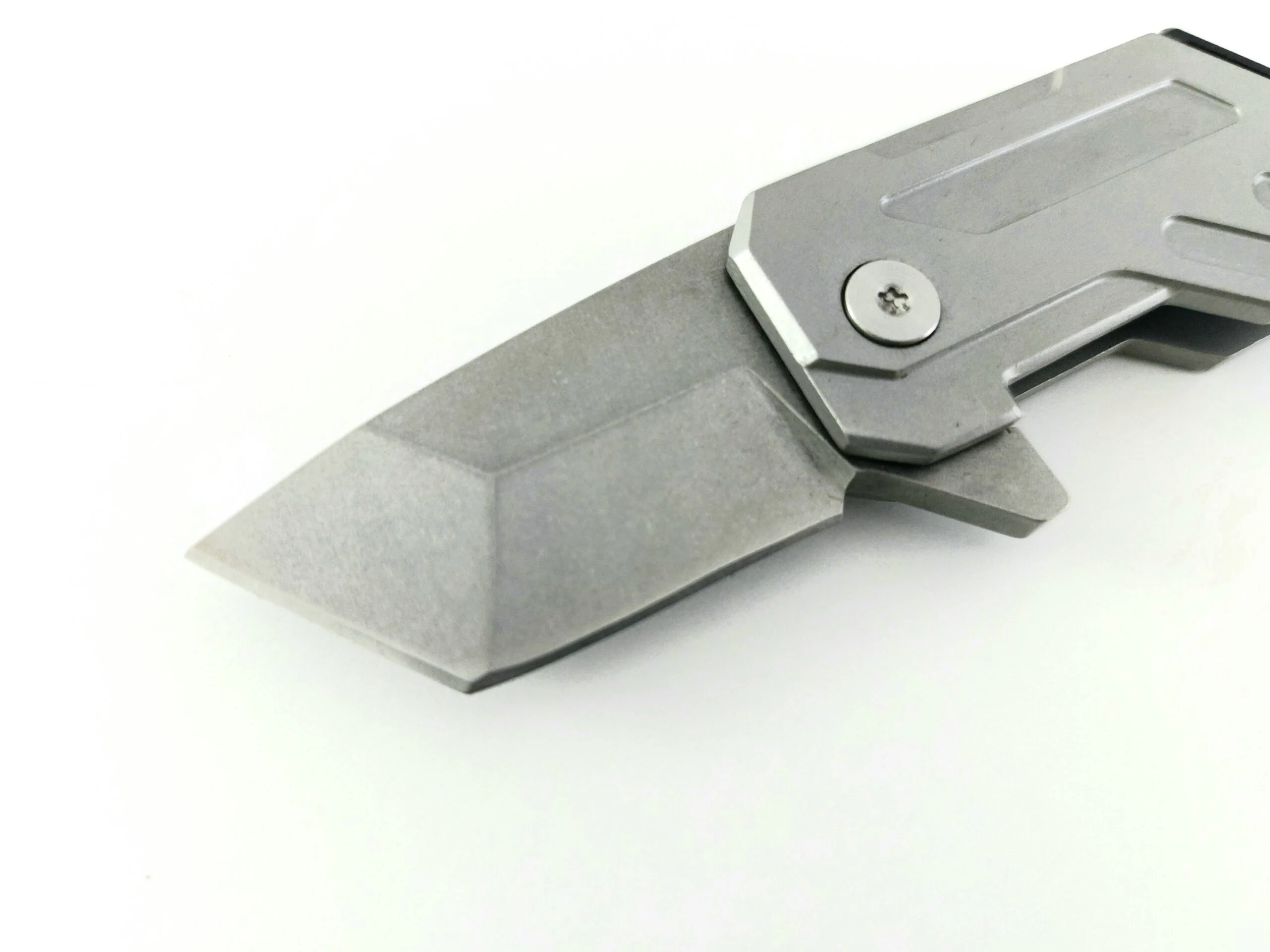 Сгъваемо ножче Compact Cut D2, метална подаръчна кутия метална подаръчна кутия