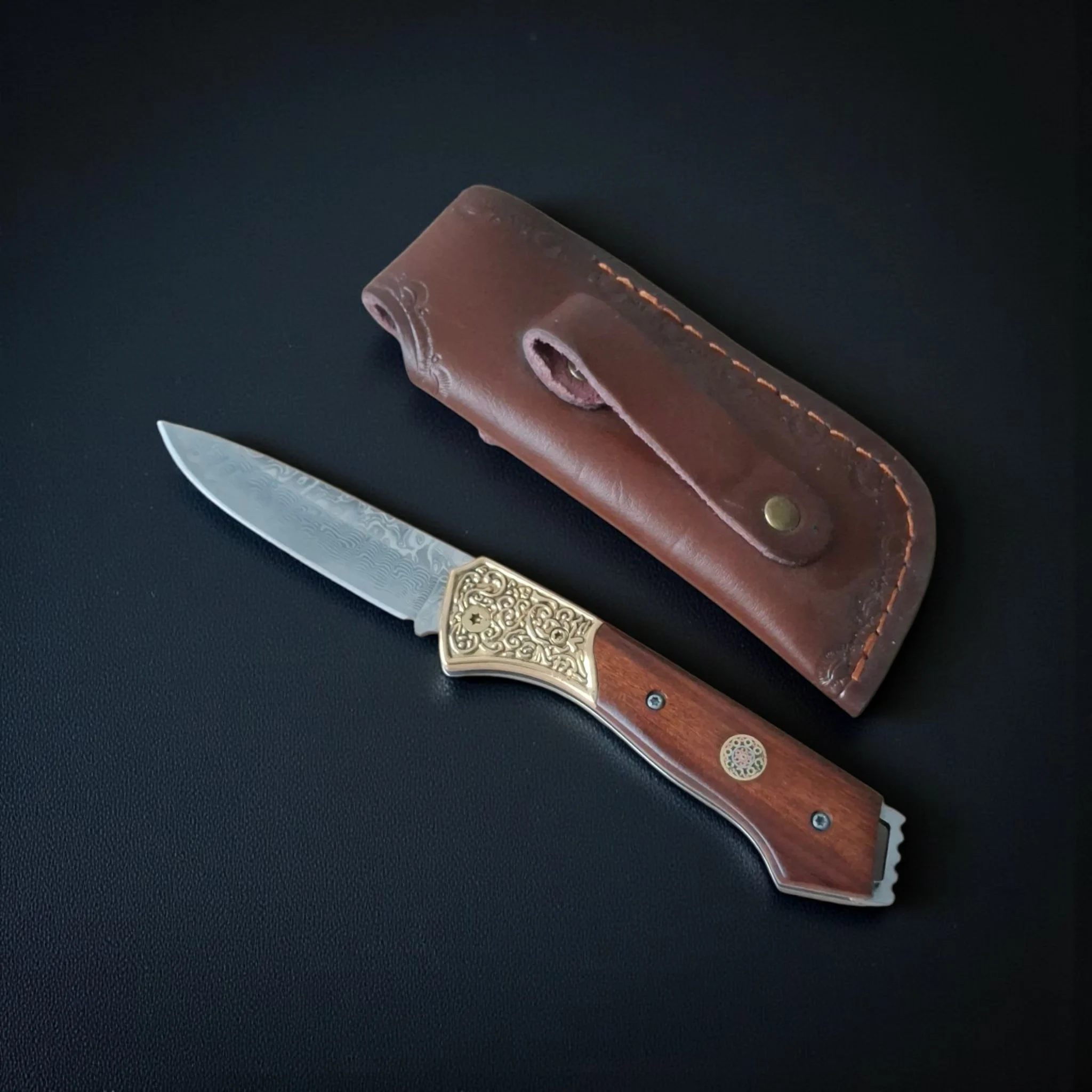 Сгъваем нож Damask Mahogany Duke, VG10 Damascus с кожена кания VG10 Damascus с кожена кания