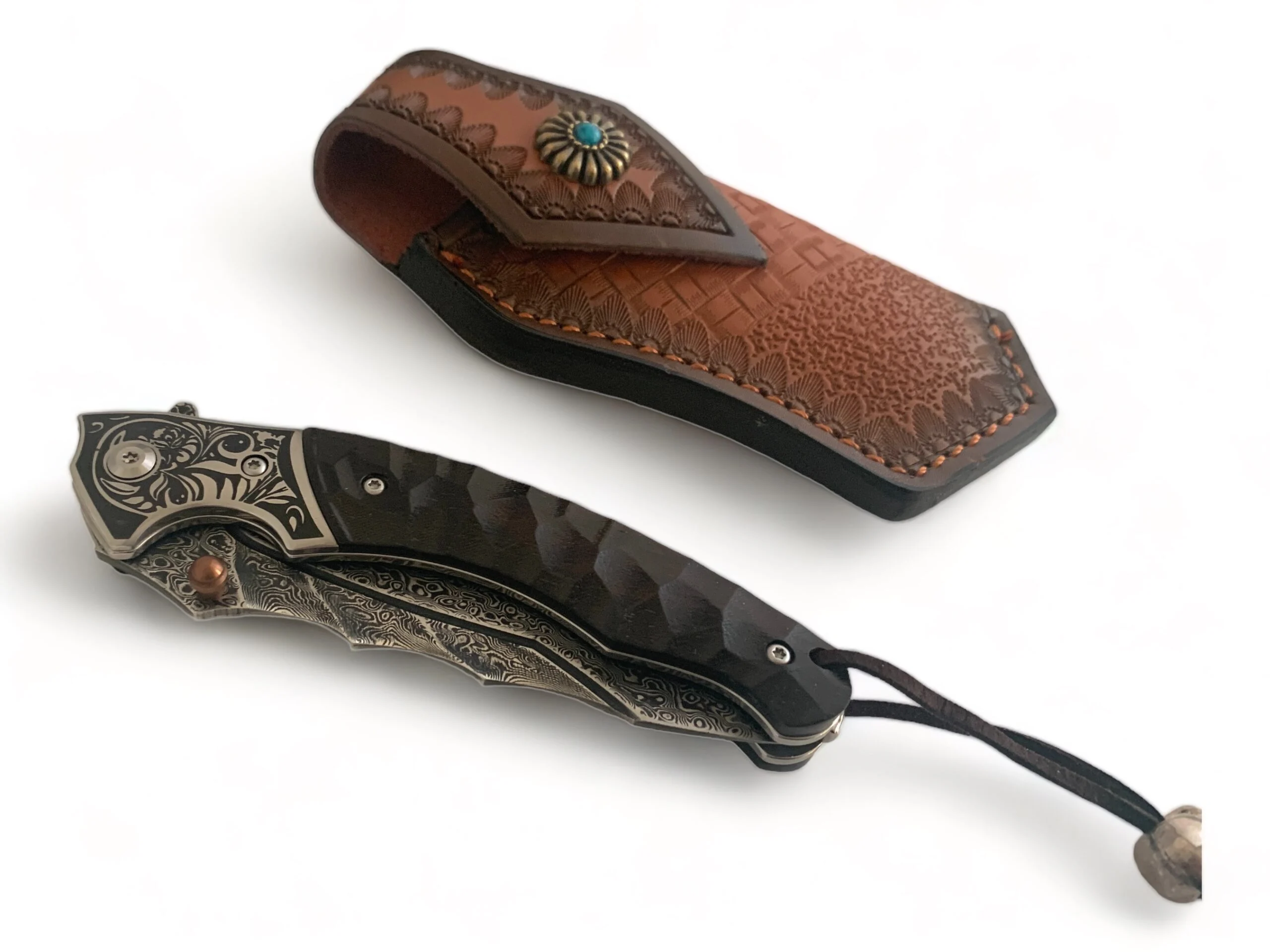 Сгъваем нож Damask pocket knives с гравирани детайли и кожен калъф Damask pocket knives