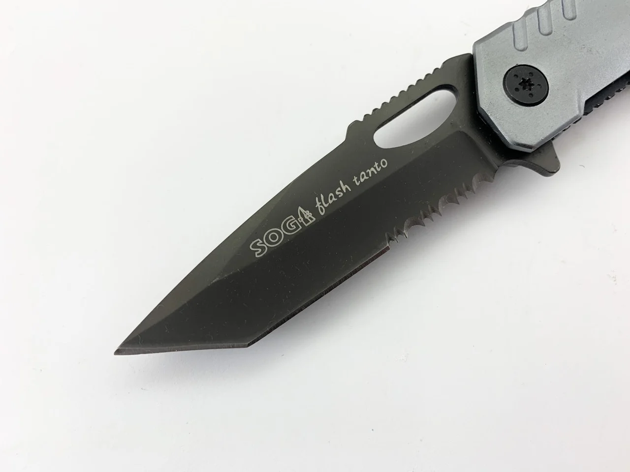 Сгъваем нож Sog Flash Tanto, частично серетирано острие частично серетирано острие