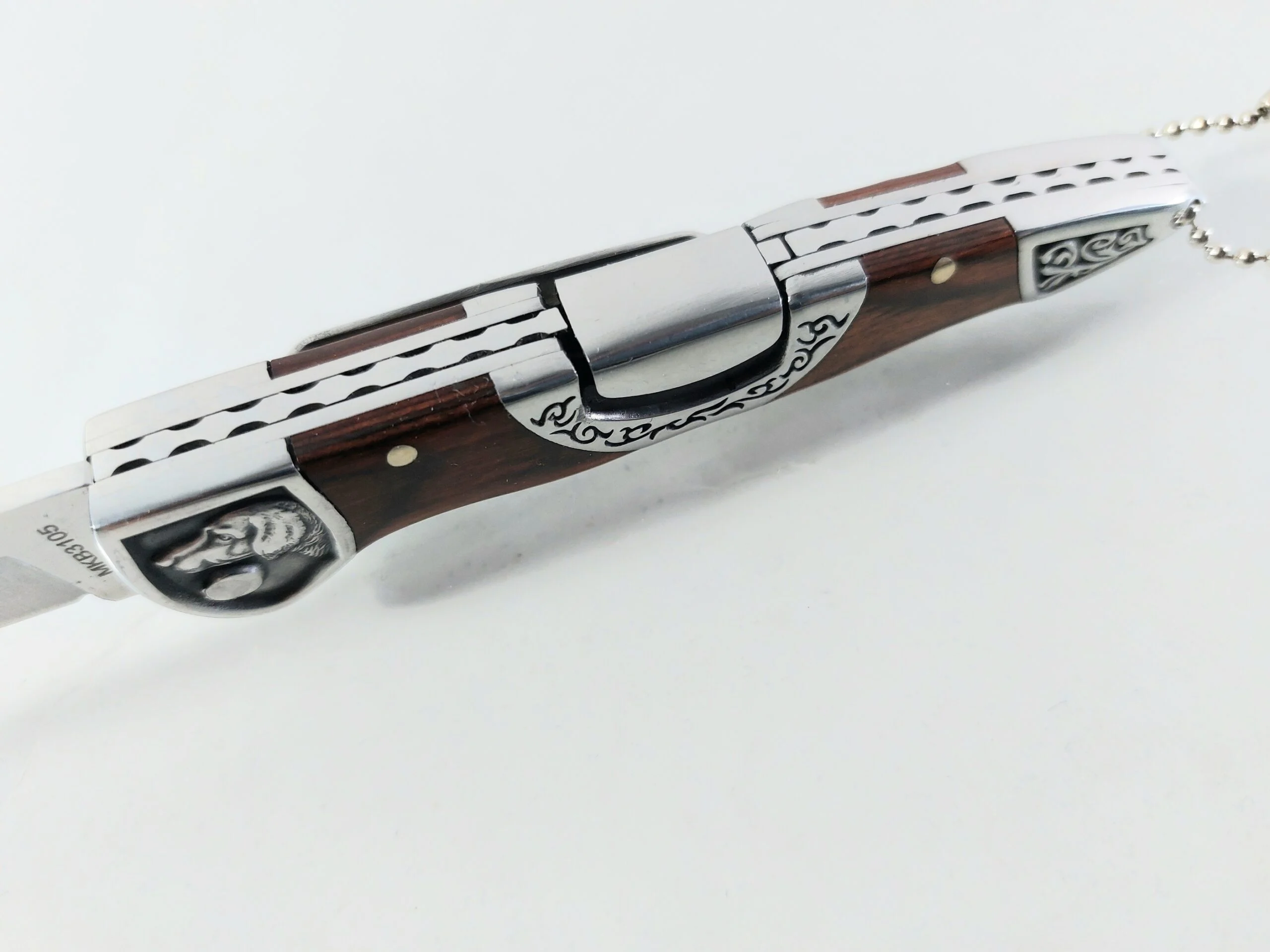 Сгъваем нож Columbia MKB3105 Dog, с гравирано куче на гарда с гравирано куче на гарда