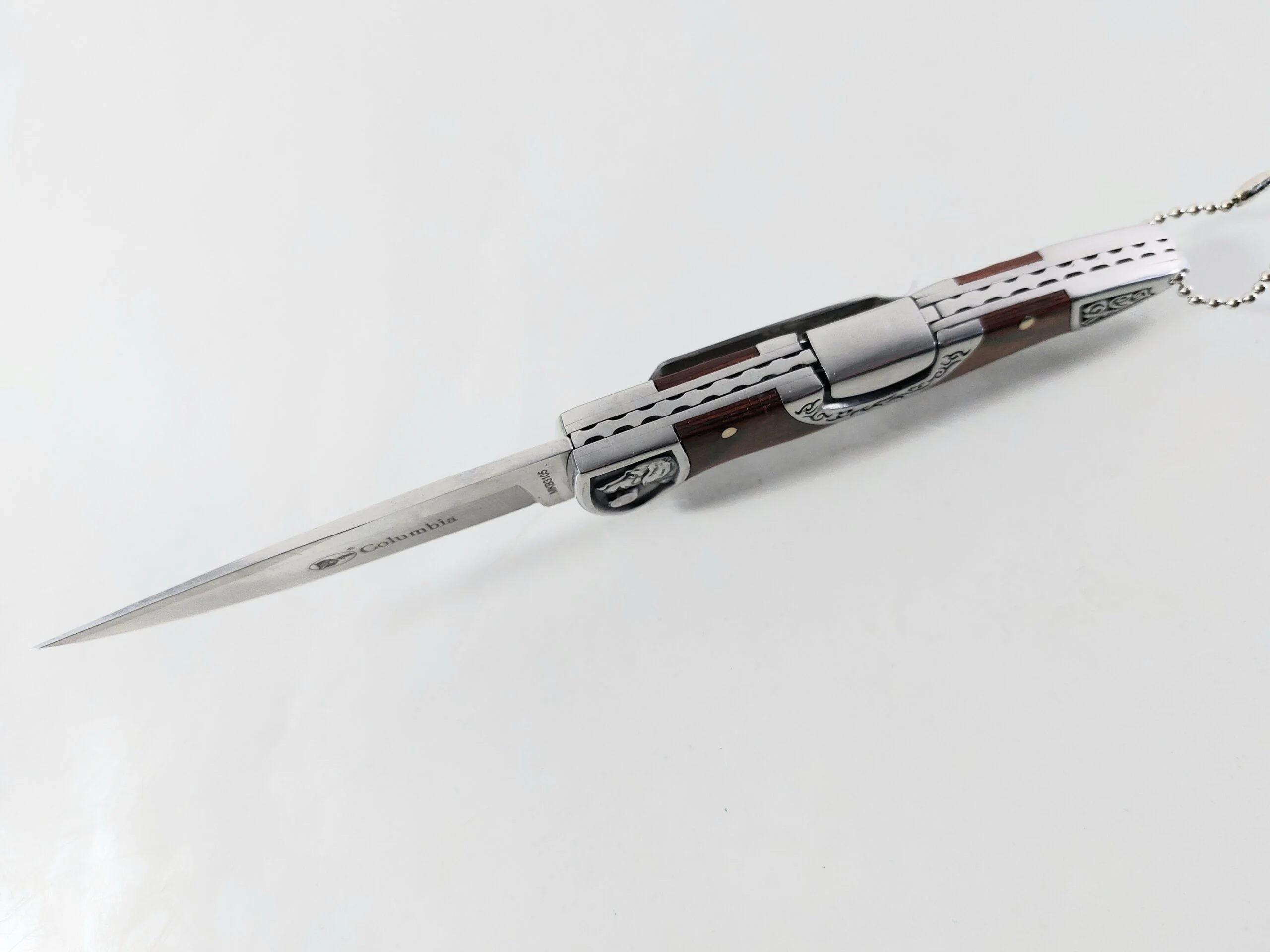 Сгъваем нож Columbia MKB3105 Dog, с гравирано куче на гарда RiverForge Usa