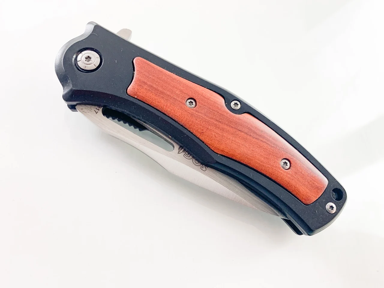 Сгъваем нож SOG Flash DA137, алуминиеви дръжки и дървен елемент SOG knives