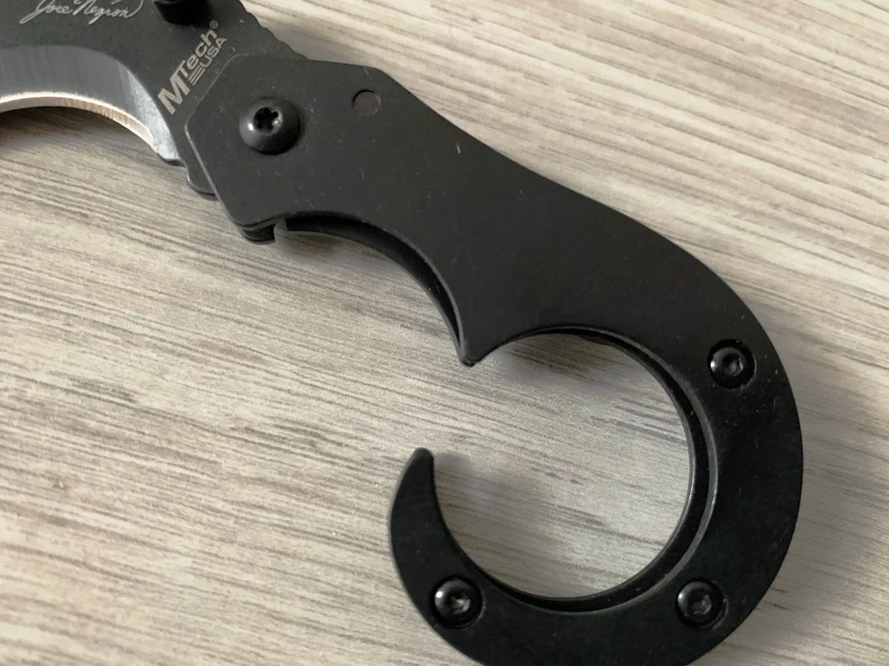 Джобен карамбит Mtech Black, компактен и практичен инструмент SteelFang knife