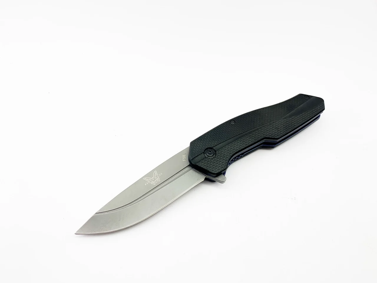 Сгъваем нож Benchmade сиво титаниево покритие, полуавтоматичен Сгъваем нож Benchmade сиво титаниево покритие